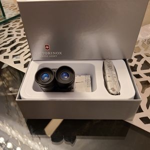 Victorinox Knife & Binocular Set